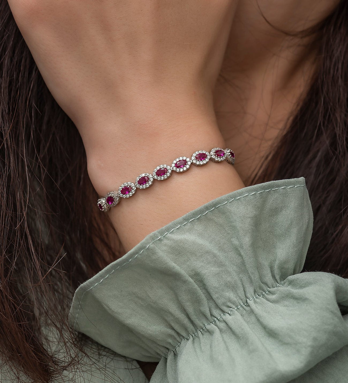 Elegant Oval-Cut Pink Gem Bracelet For Women